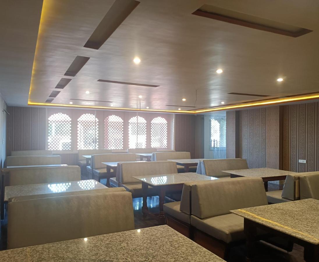 אורצ'ה Hotel Rajwada Palace מראה חיצוני תמונה