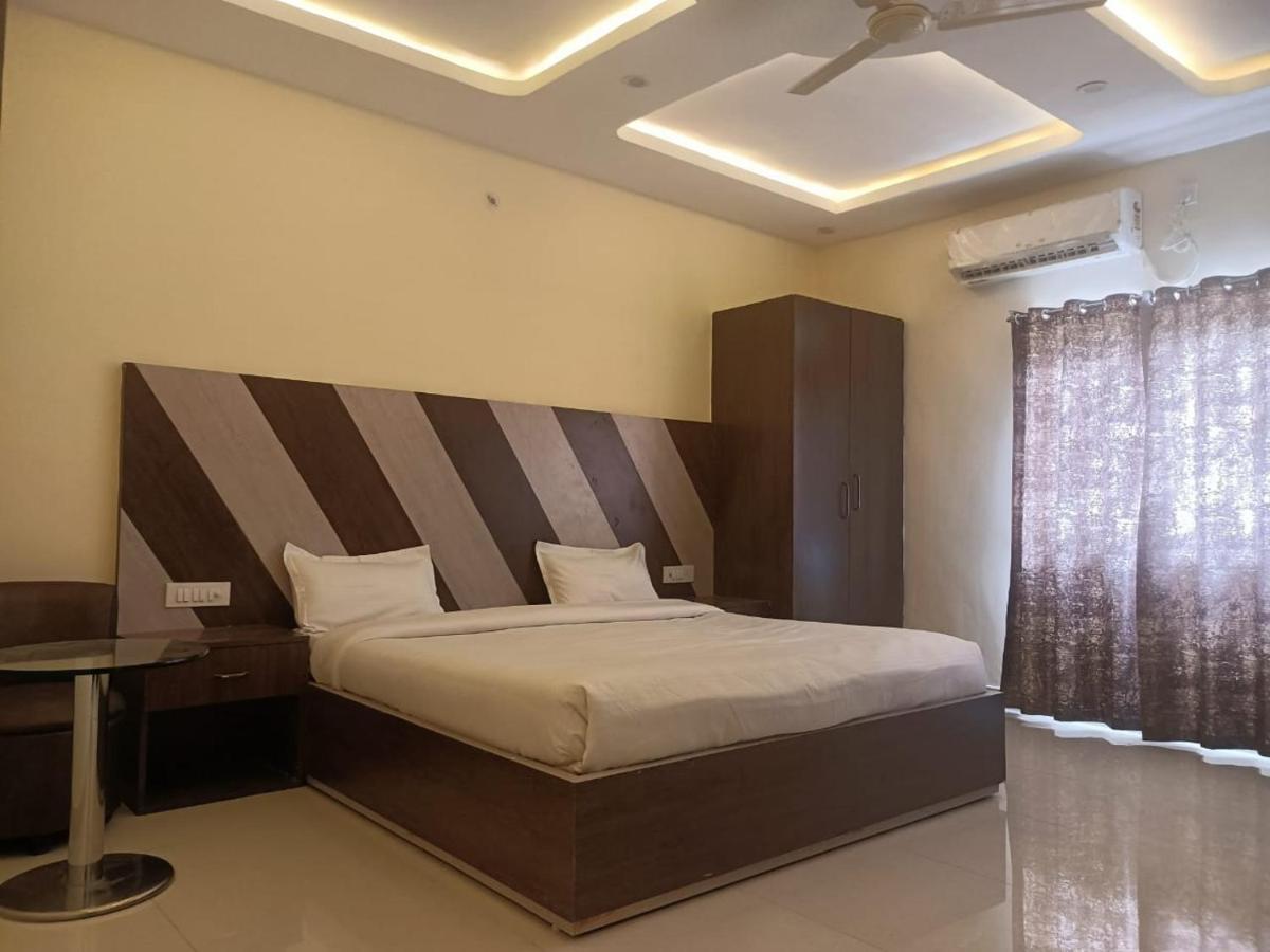 אורצ'ה Hotel Rajwada Palace מראה חיצוני תמונה