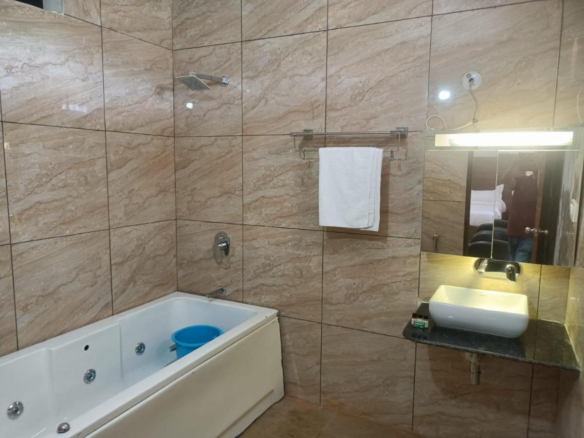 אורצ'ה Hotel Rajwada Palace מראה חיצוני תמונה