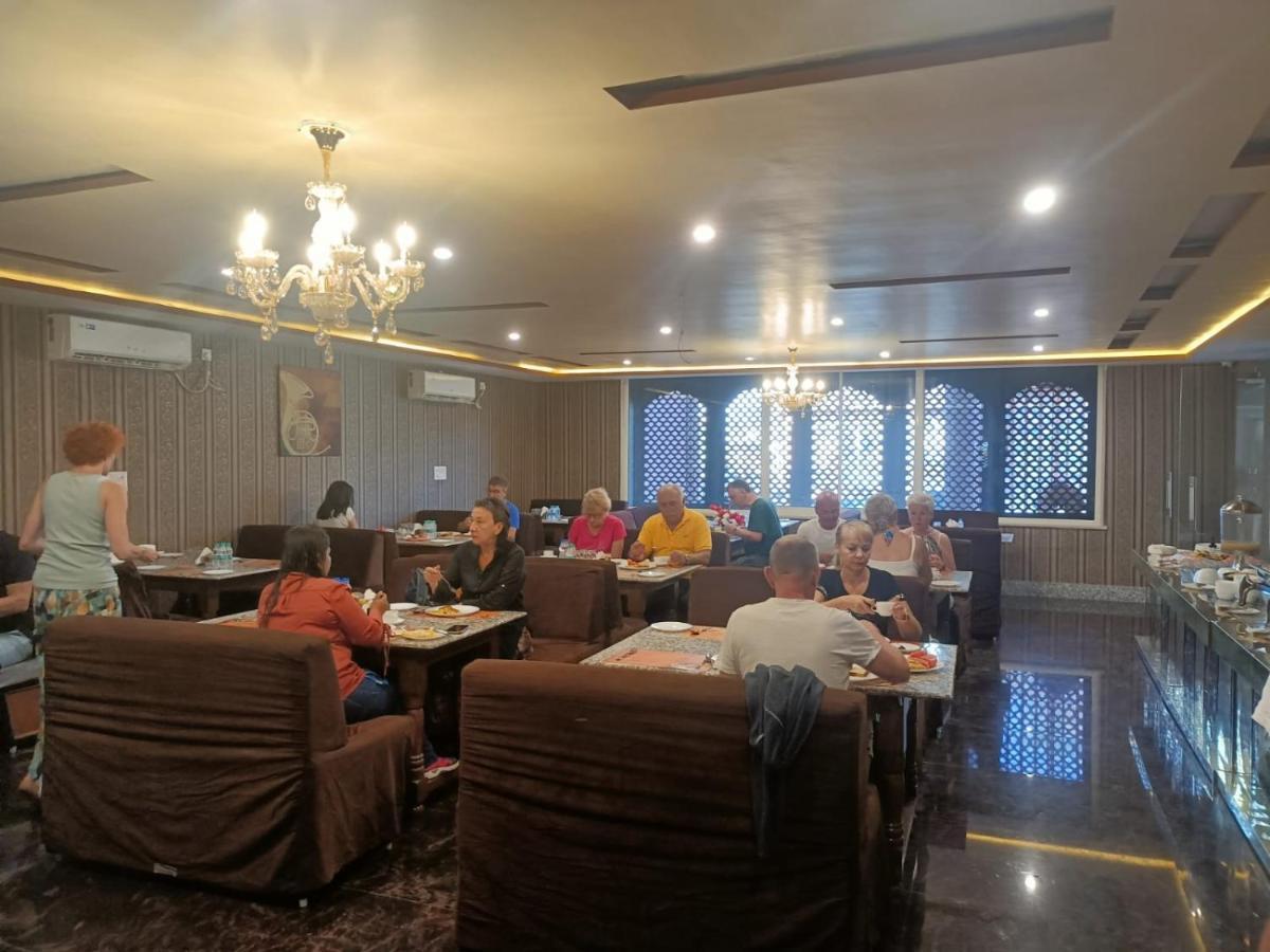 אורצ'ה Hotel Rajwada Palace מראה חיצוני תמונה